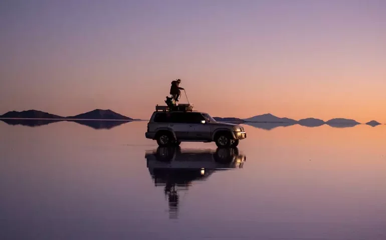 Ciência desvenda efeito espelhado no deserto de sal da Bolívia