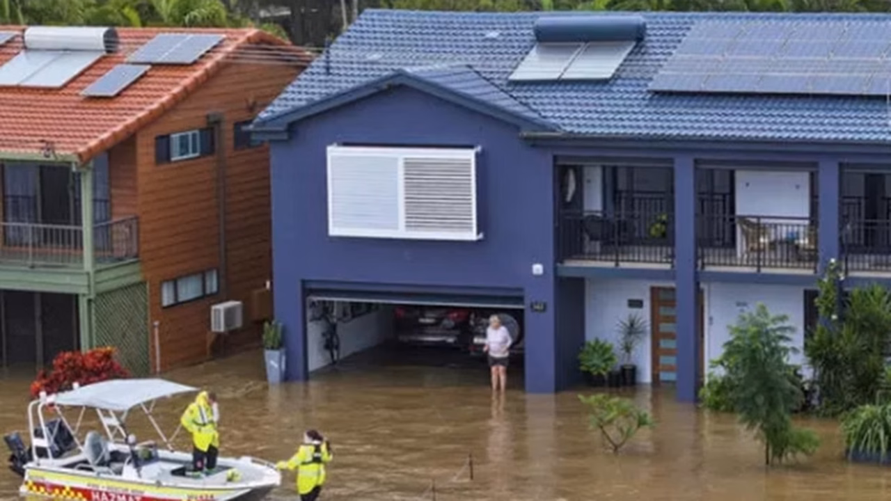Inundações devastadoras na Austrália destroem cerca de 800 edifícios, danificando mais 10 mil