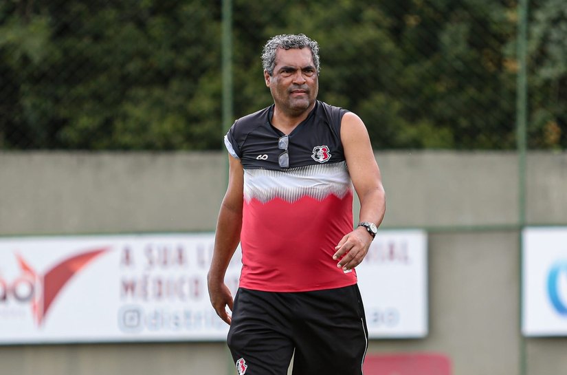 Presidente do Coruripe anuncia a contratação de Roberto de Jesus como novo técnico do Hulk Praiano