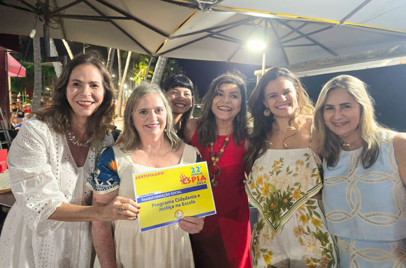 Programa Cidadania e Justiça na Escola recebe homenagem no 22º Prêmio ESPIA