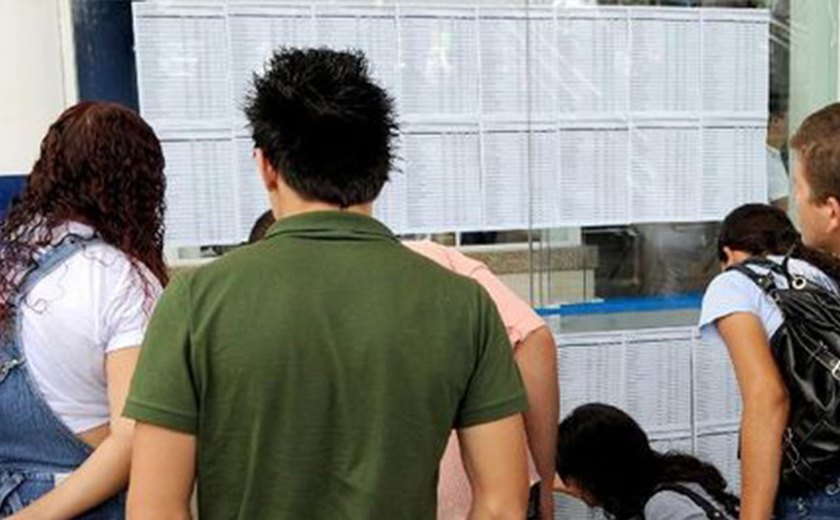 Enem tem 7,7 milhões de inscrições confirmadas; número é 11,2% menor que em 2014