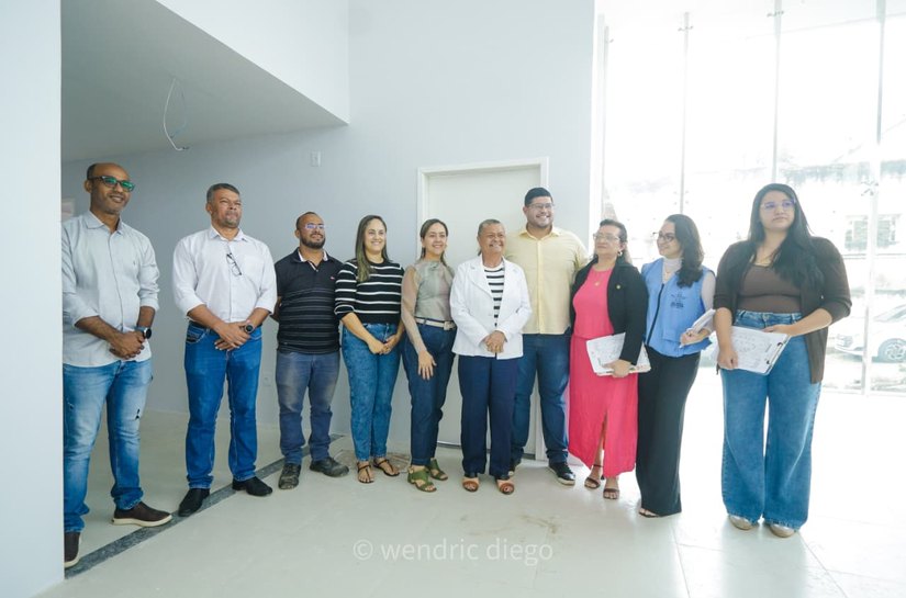 Prefeita Tia Júlia visita obras de nova Unidade Básica de Saúde no Centro; UBS atenderá quase 10 mil pessoas