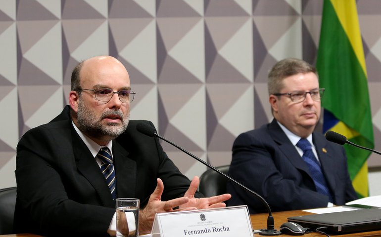 Endividamento das famílias se reduz porque renda cresce mais rápido, diz Rocha, do BC