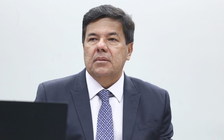 Projeto prevê regras de segurança para manobras com moto em uma roda