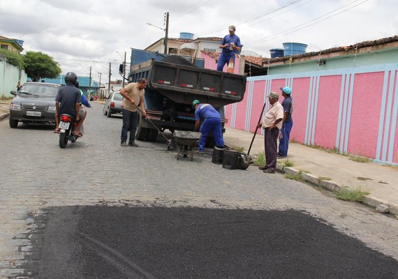 Prefeitura de Arapiraca retoma operação tapa-buracos pela cidade