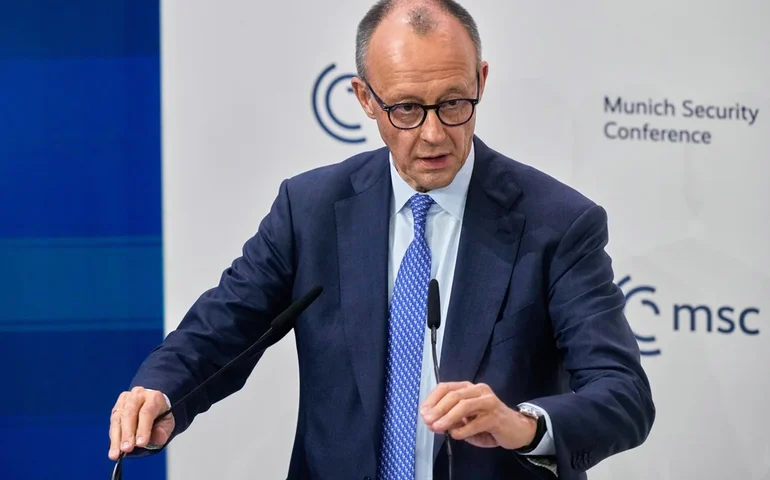 Líder alemão apela aos EUA e à Europa para que 'reparem e revitalizem em conjunto a confiança transatlântica'.