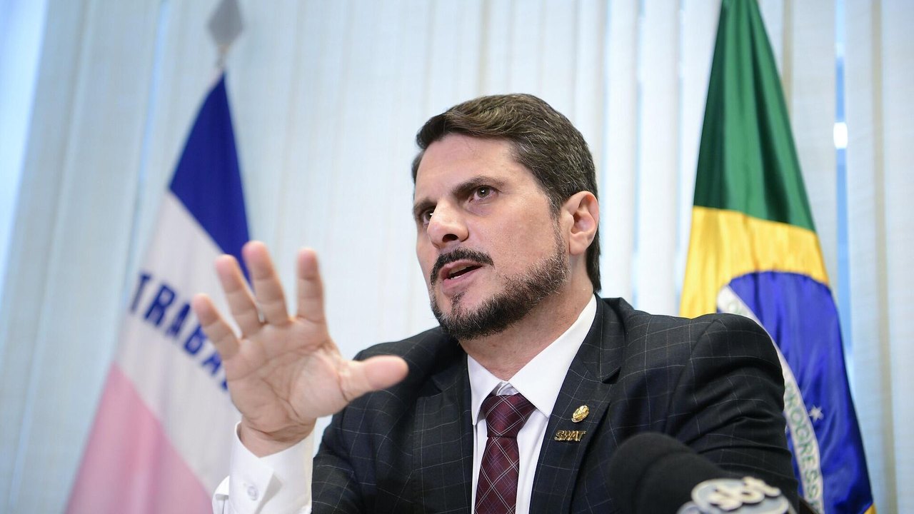 Mídia: Senador Marcos do Val contraria decisão do STF e viaja para os EUA