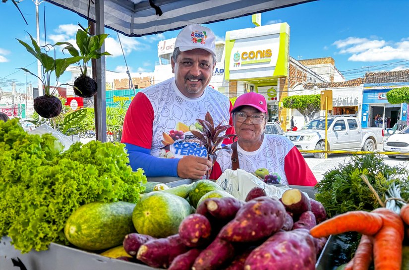 Comercialização de alimentos saudáveis fortalece cadeia produtiva local no Circuito de Feiras da Agricultura Familiar