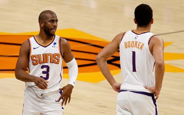 Com grande atuação coletiva, Suns atropelam os Nuggets e abrem 2 a 0 na série