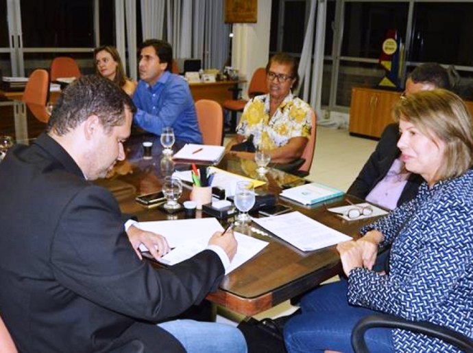 Seades e Ufal assinam contrato para capacitação de mais de 2.700 técnicos