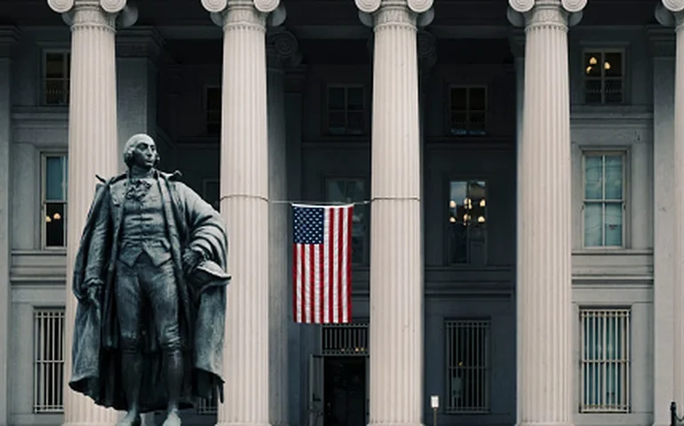 Tesouro dos EUA anuncia sanções a navios que abastecem Houthis com derivados de petróleo