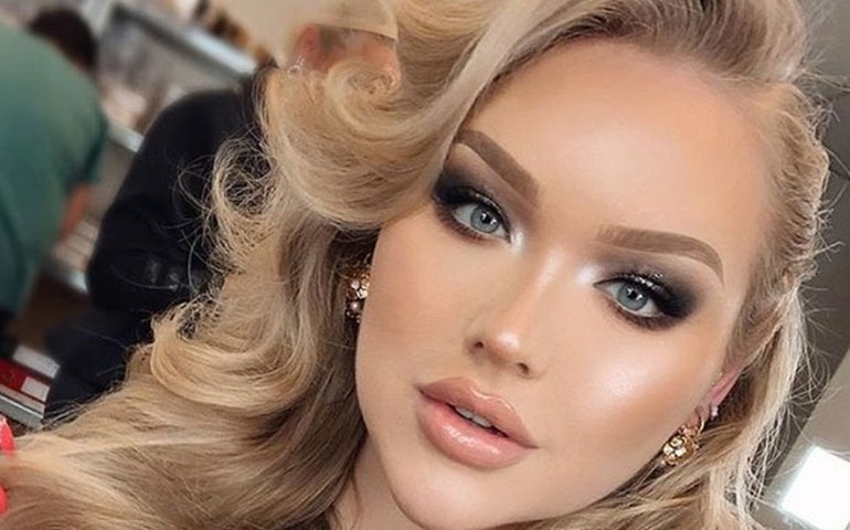 Youtuber de maquiagem revela ser transexual após ser chantageada