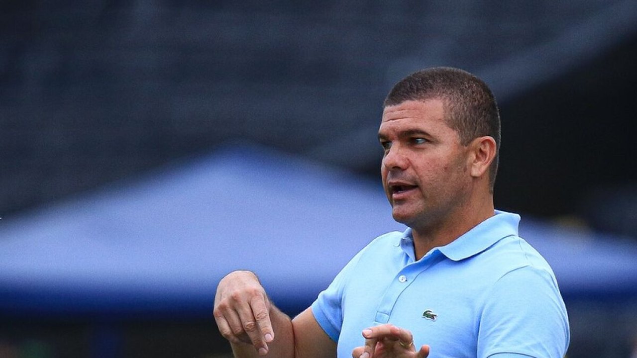 Umberto Louzer diz que deixou Régis fora da lista do Guarani no Paulistão por indisciplina