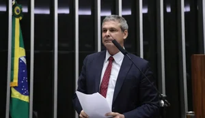 Lindbergh Farias acusou Eduardo Bolsonaro de usar dinheiro de Vorcaro para arquitetar pressão ao governo e STF