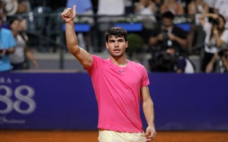Ex-número 1 do mundo, Alcaraz comemora retorno em Buenos Aires após lesão