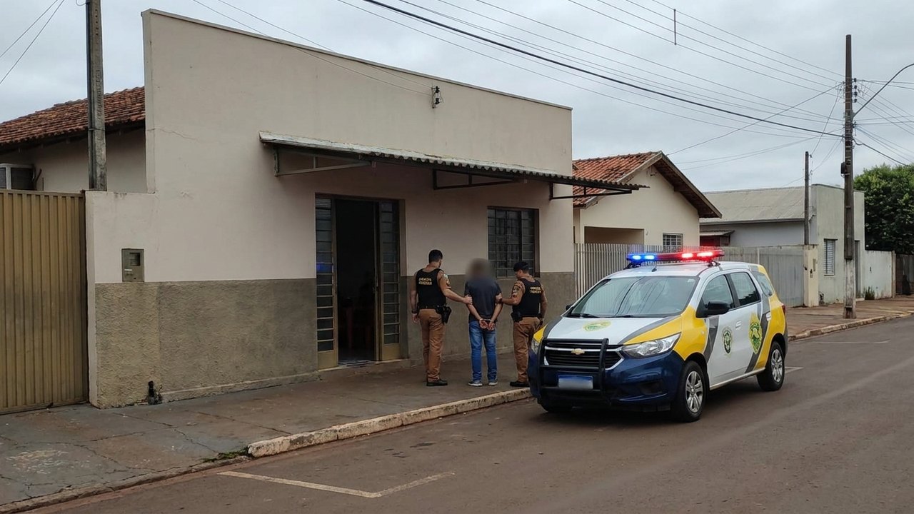 Mulher é morta pelo marido com 28 facadas no Paraná; suspeito é preso em bar