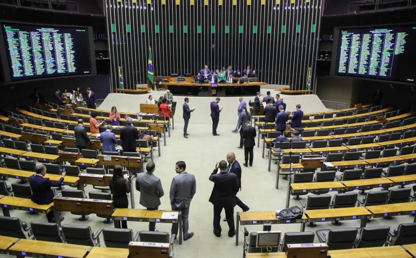 Bancada do PT na Câmara condena 64 após Lula vetar atos do governo sobre o golpe
