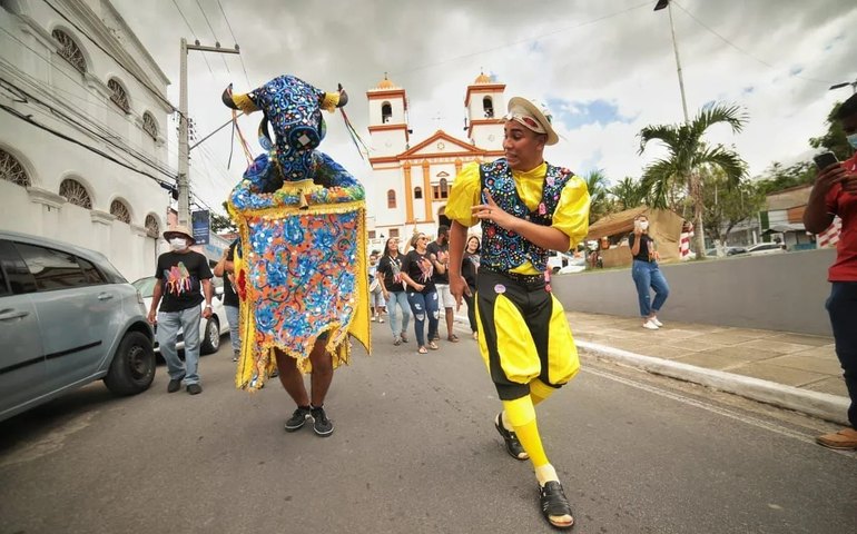 Sessão solene presta homenagem a instituições e personalidades pilarenses