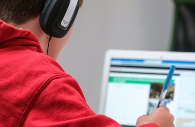 Aprender um novo idioma sem pagar: Kultivi oferece cursos online gratuitos com acesso vitalício e certificado