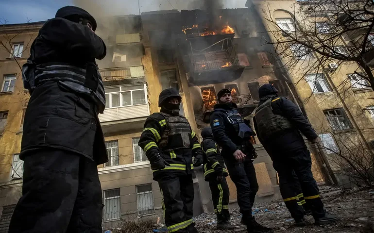 Várias explosões são ouvidas no centro de Kiev