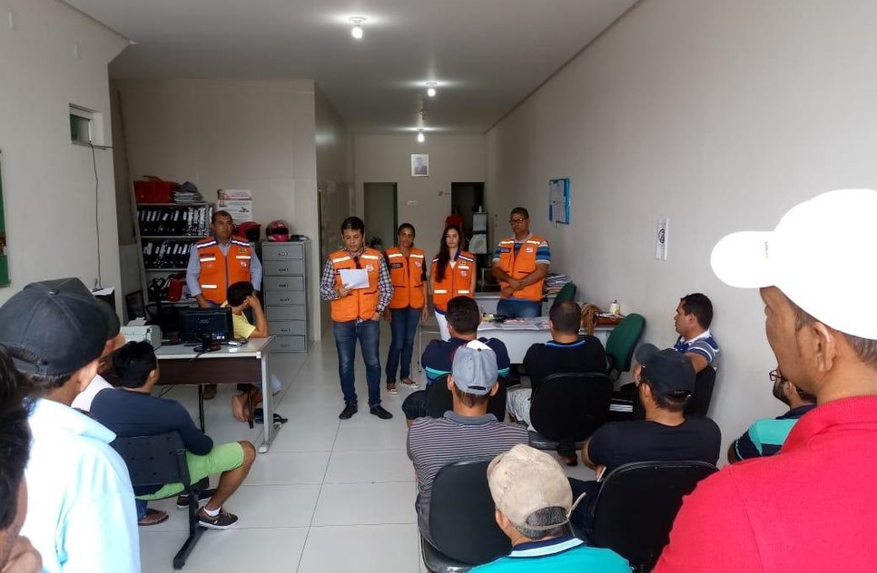 Reunião caminhões pipa / Foto: SEIDH