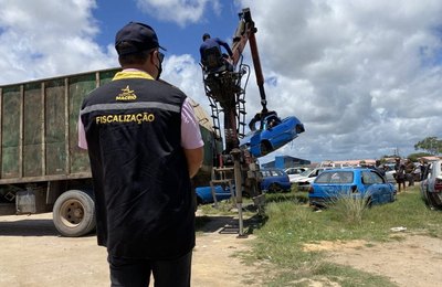 Convívio Social inicia ação para retirada de carcaças em ferro-velho