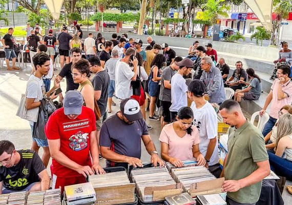 Com entrada gratuita, Arapiraca recebe Feirinha de Discos no Pôr do Som neste domingo