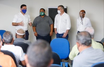 Alfredo Gaspar encontra taxistas de Maceió e recebe demandas da categoria