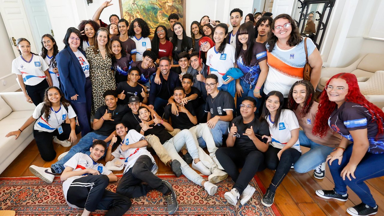 Governador reune estudantes e lança o projeto Jovem Ouvidor
