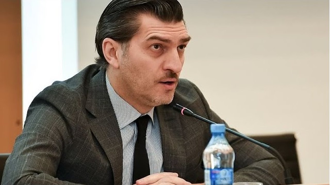 Na Geórgia, parlamento controlado por partido pró-Rússia elege presidente ex-jogador