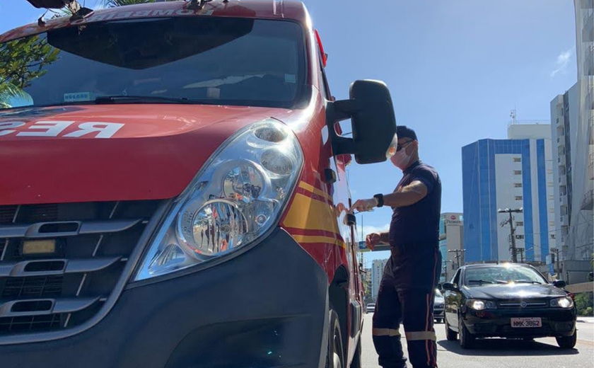 Corpo de Bombeiros socorrem vítima de atropelamento na Ponta Verde