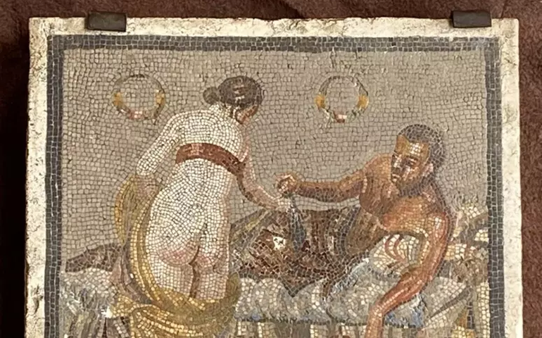 Mosaico romano erótico roubado por nazistas volta a Pompeia