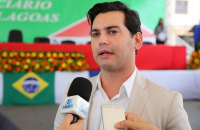 Rodrigo Valença compra teste rápido para o Covid-19 e destina ambulância para Conjunto Habitacional em São José da Laje