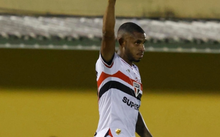 Com 2 gols de André Silva, Sao Paulo volta a vencer no Paulista e joga quartas no MorumBis