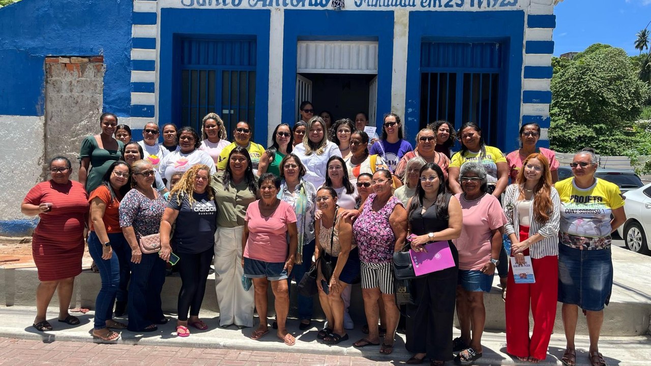 Ministra Cida Gonçalves e secretária Maria Silva se reúnem com marisqueiras afetadas por crime ambiental da Braskem