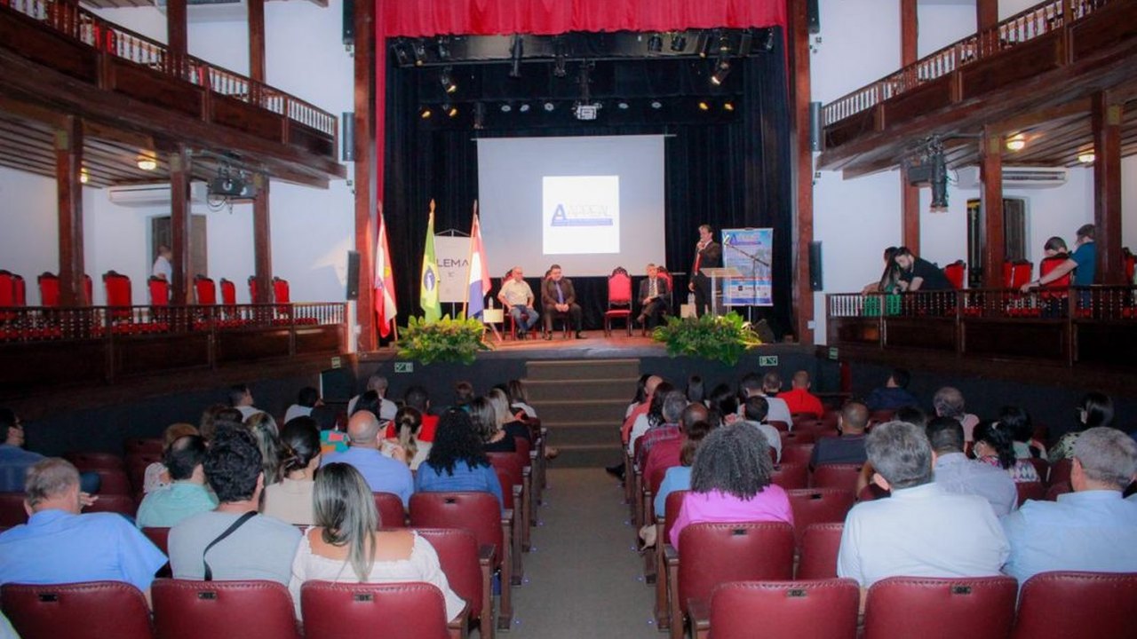 Theatro Sete de Setembro sedia encontro entre diretores de Institutos de Previdência