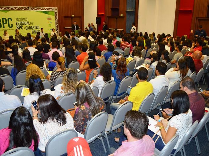 Encontro reúne 250 técnicos e gestores para esclarecer mudanças no BPC