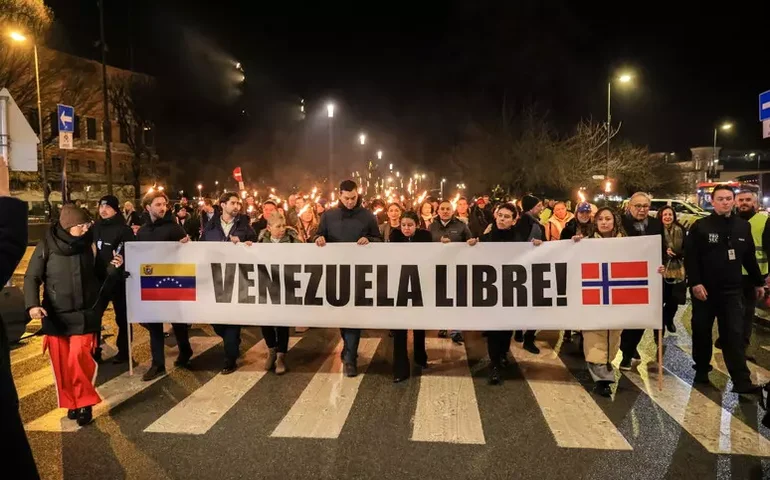 Machado deixa Venezuela de barco até Curaçao, antes de seguir à Europa