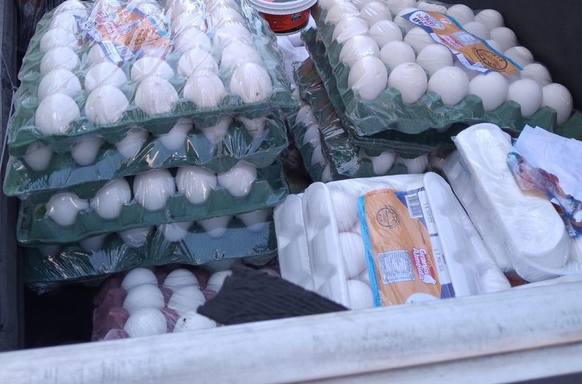 Vigilância Sanitária apreende 100 kg de produtos impróprios para consumo em estabelecimento na Ponta Verde