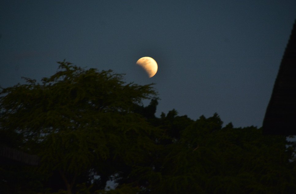 ECLIPSE LUNAR PARCIAL / Foto: Jadilson Simões