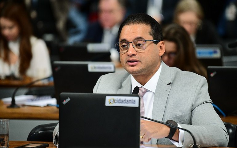 PF faz buscas contra senador Weverton Rocha e prende número 2 da Previdência em ação contra fraudes no INSS