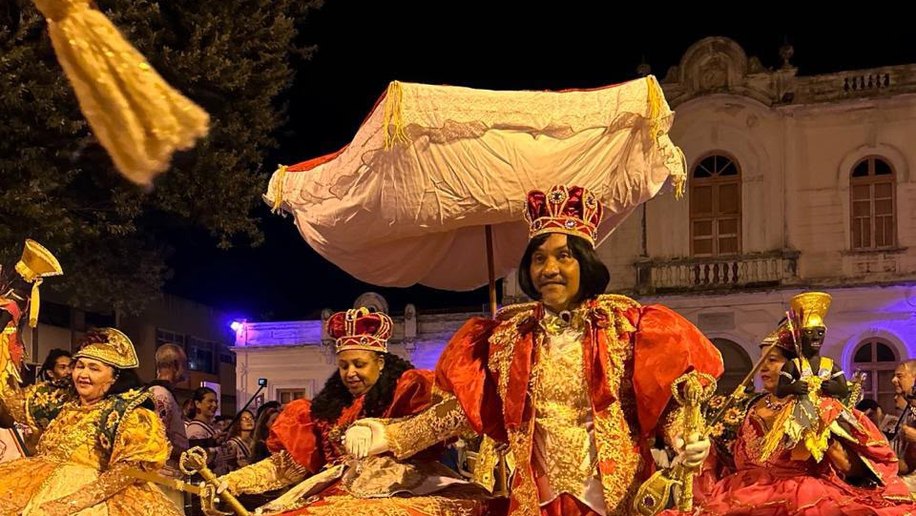 Dia Nacional do Maracatu é celebrado com cortejo de oito grupos, no bairro Jaraguá