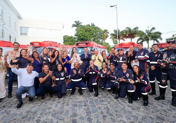 Governador entrega 21 ambulâncias do Samu a municípios alagoanos
