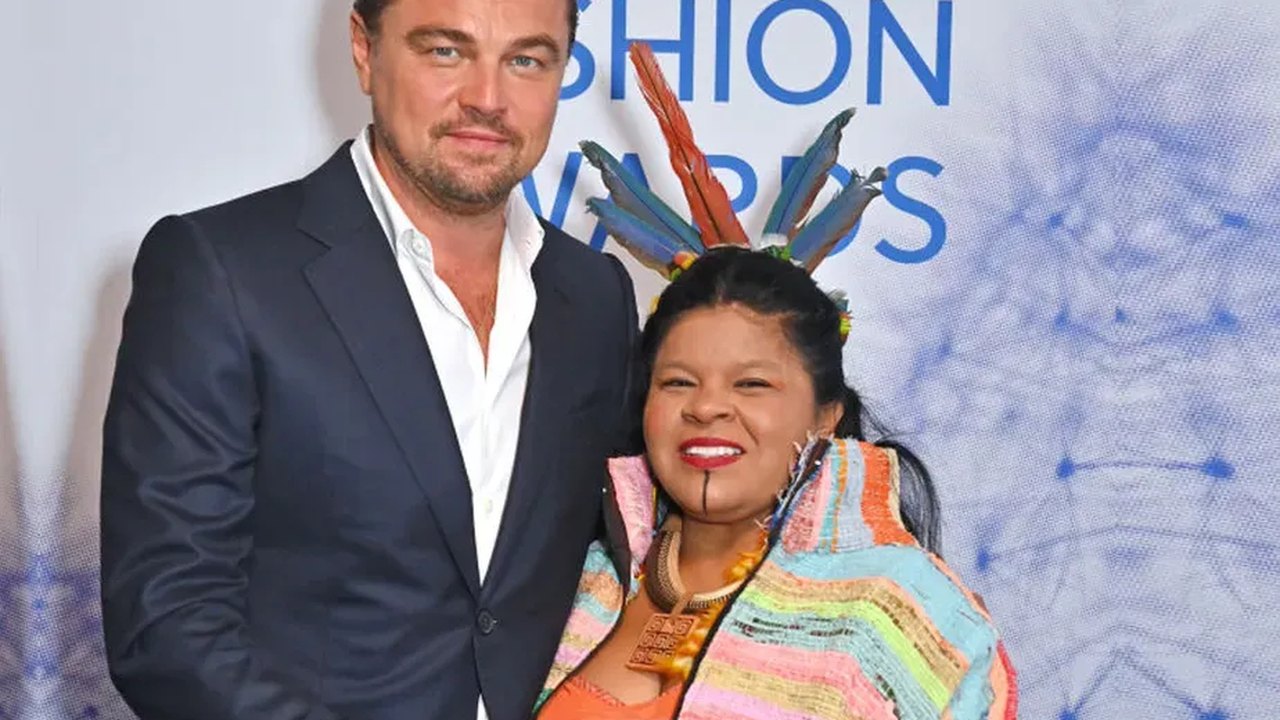 Sonia Guajajara recebe prêmio de Leonardo DiCaprio em Hollywood