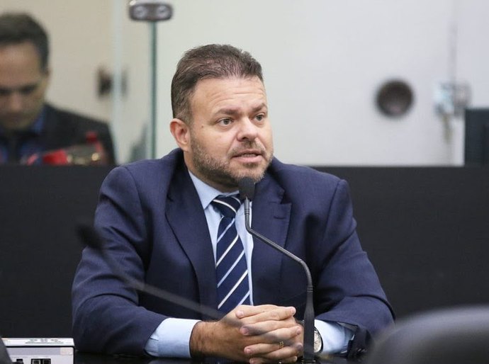 Léo Loureiro denuncia mudança de lei que proíbe fogos com estampido em Alagoas