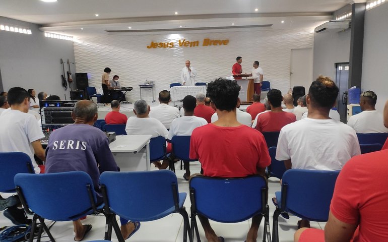Reeducandos participam de celebração natalina dentro da unidade prisional