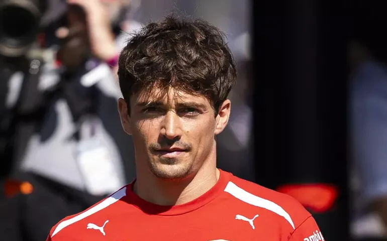 Leclerc assume culpa por batida em treino: 'Sinto muita vergonha'