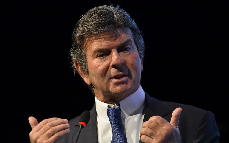 Brasil expede 4 leis tributárias por dia, o que prejudica segurança jurídica, diz Fux