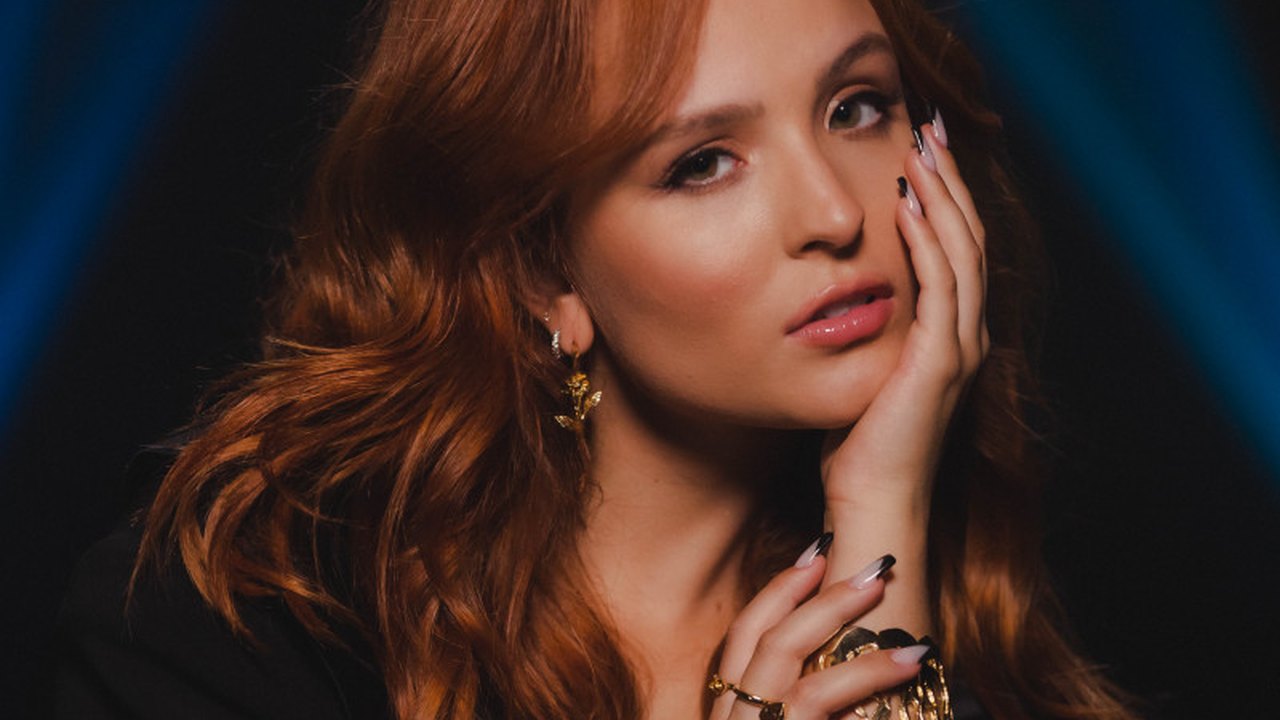 Larissa Manoela lança nova música e clipe