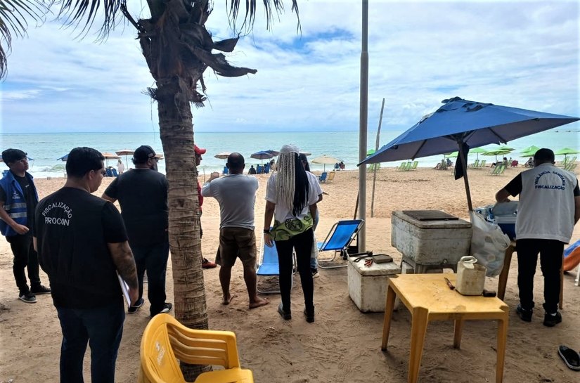 Vigilância Sanitária de Maceió realiza fiscalização educativa na orla marítima